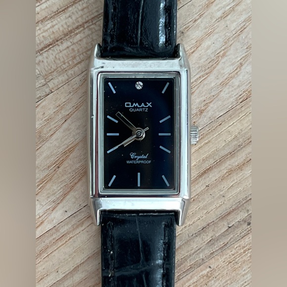 OMAX Ladies Watch Black Leather Strap Black Dial Stainless Case Crystal - Picture 3 of 11